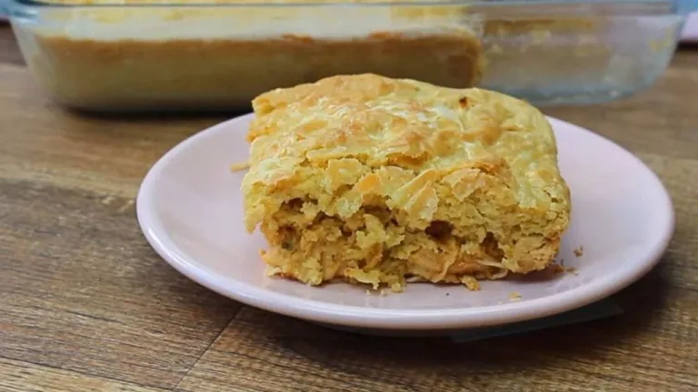 Imagem da Receita de Torta de Frango Fit com Massa de Iogurte Natural