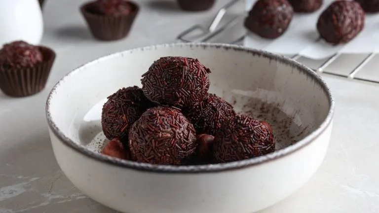 Imagem da Receita de Brigadeiro Fit de Banana com Cacau.