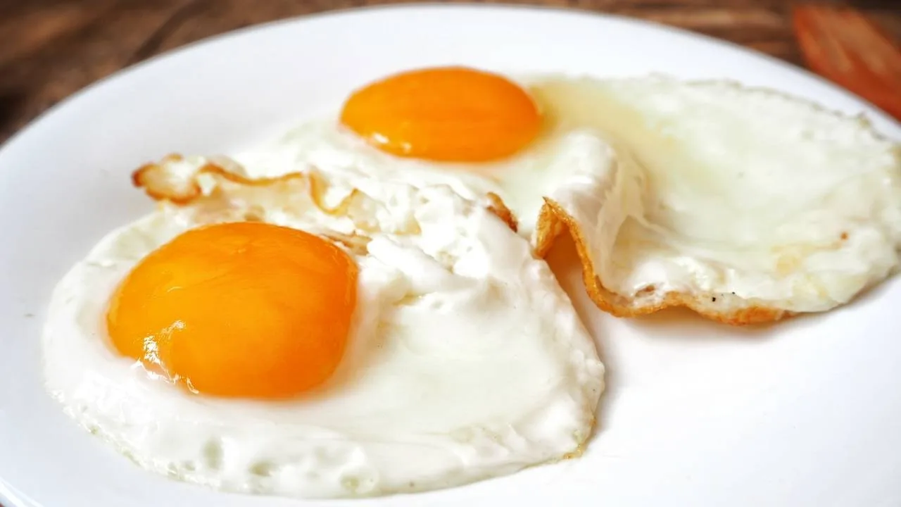 Aprenda Como Fritar Ovos Sem Óleo e Sem Manteiga.